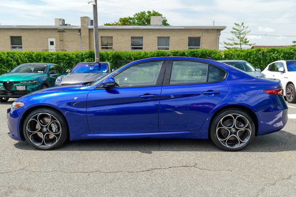 Used 2022 Alfa Romeo Giulia Ti AWD/4WD image 4