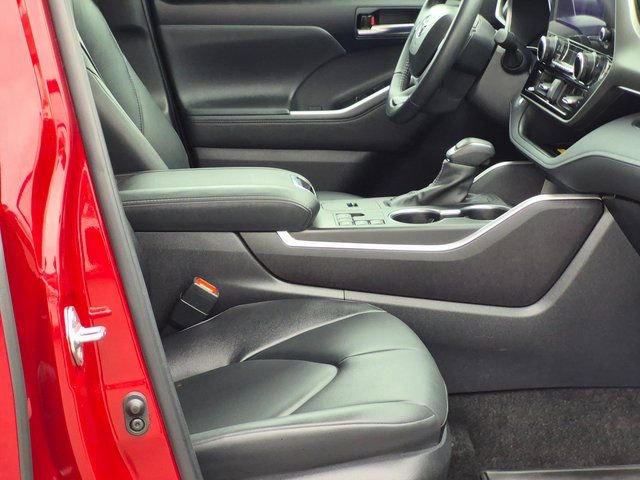 Used 2024 Toyota Highlander XLE image 21