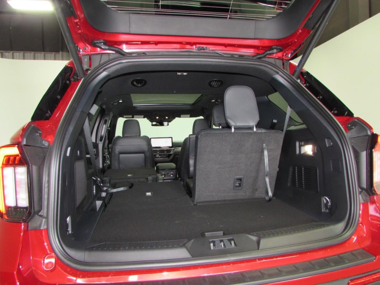 New 2026 Ford Explorer ST-Line w/ ST-Line Street Pack AWD/4WD image 32