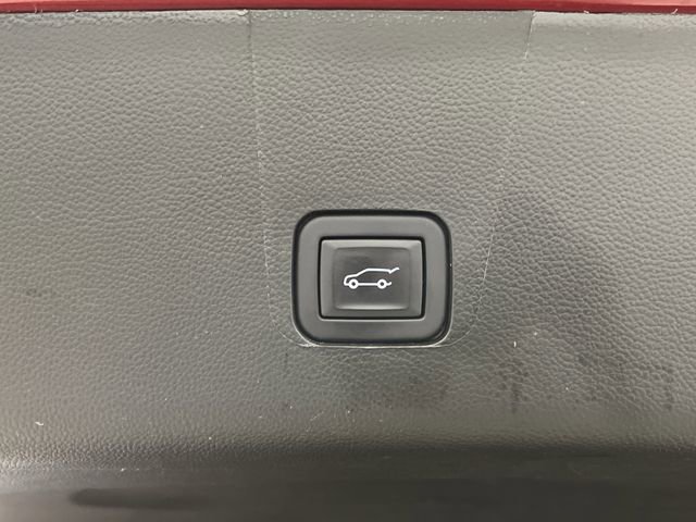 Used 2023 Chevrolet Traverse RS image 17