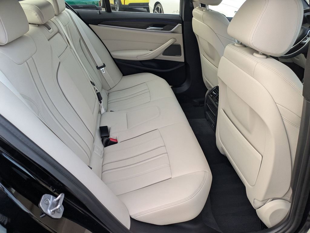Used 2021 BMW 530i xDrive w/ Premium Package image 25