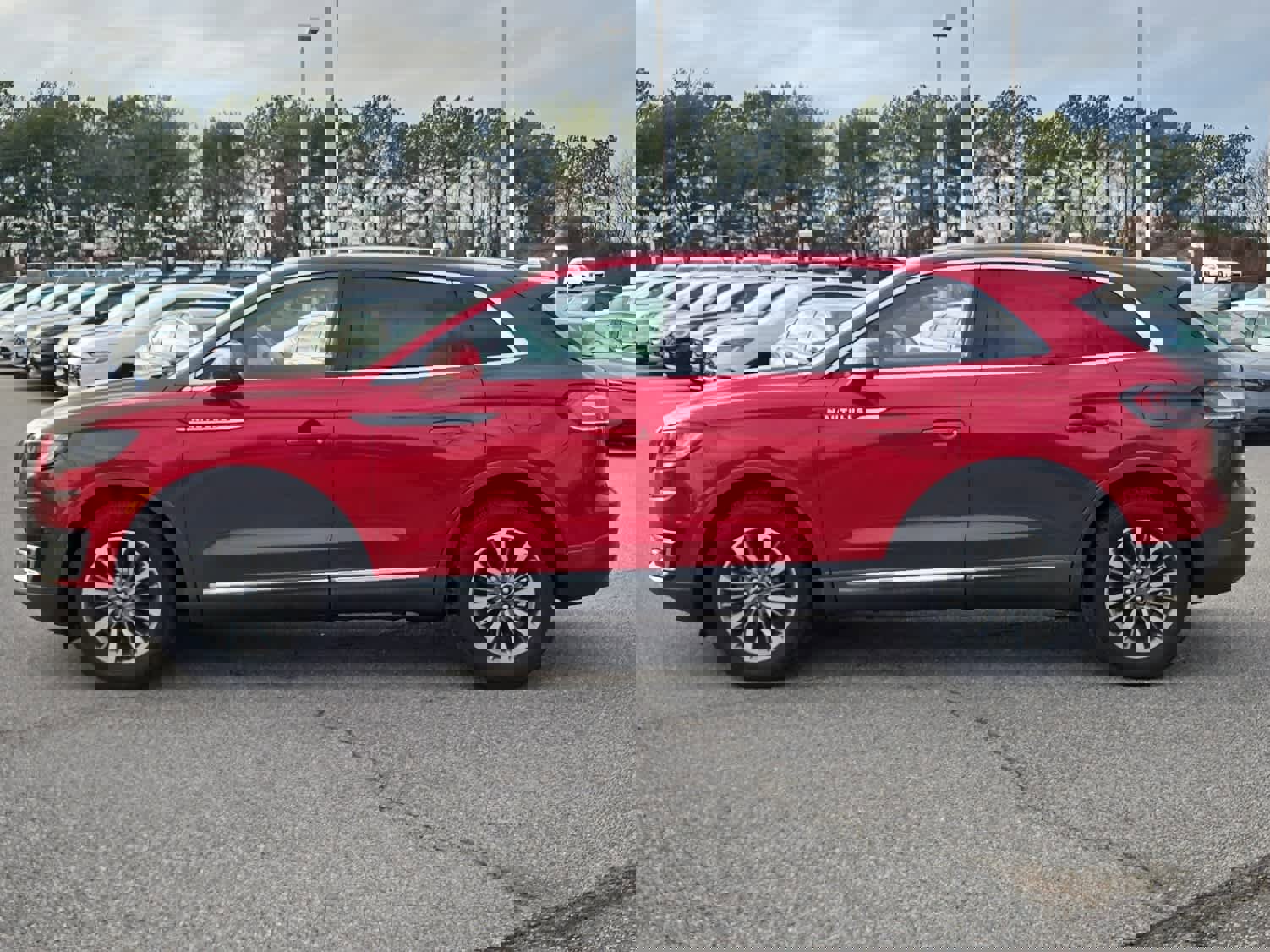 Used 2020 Lincoln Nautilus Premier w/ Equipment Group 101A image 4