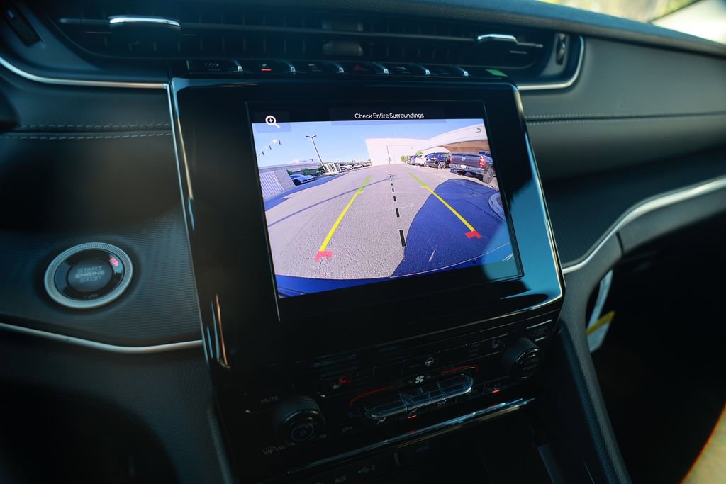 New 2025 Jeep Grand Cherokee Altitude image 18