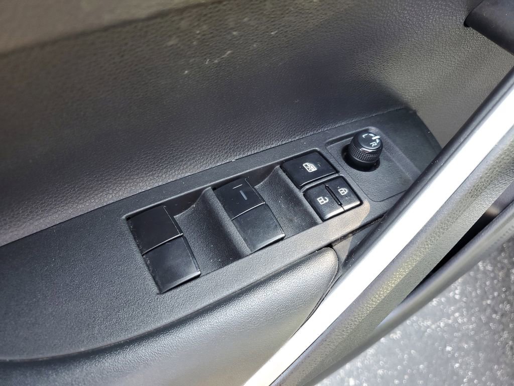 Used 2022 Toyota Corolla Cross LE AWD/4WD image 25
