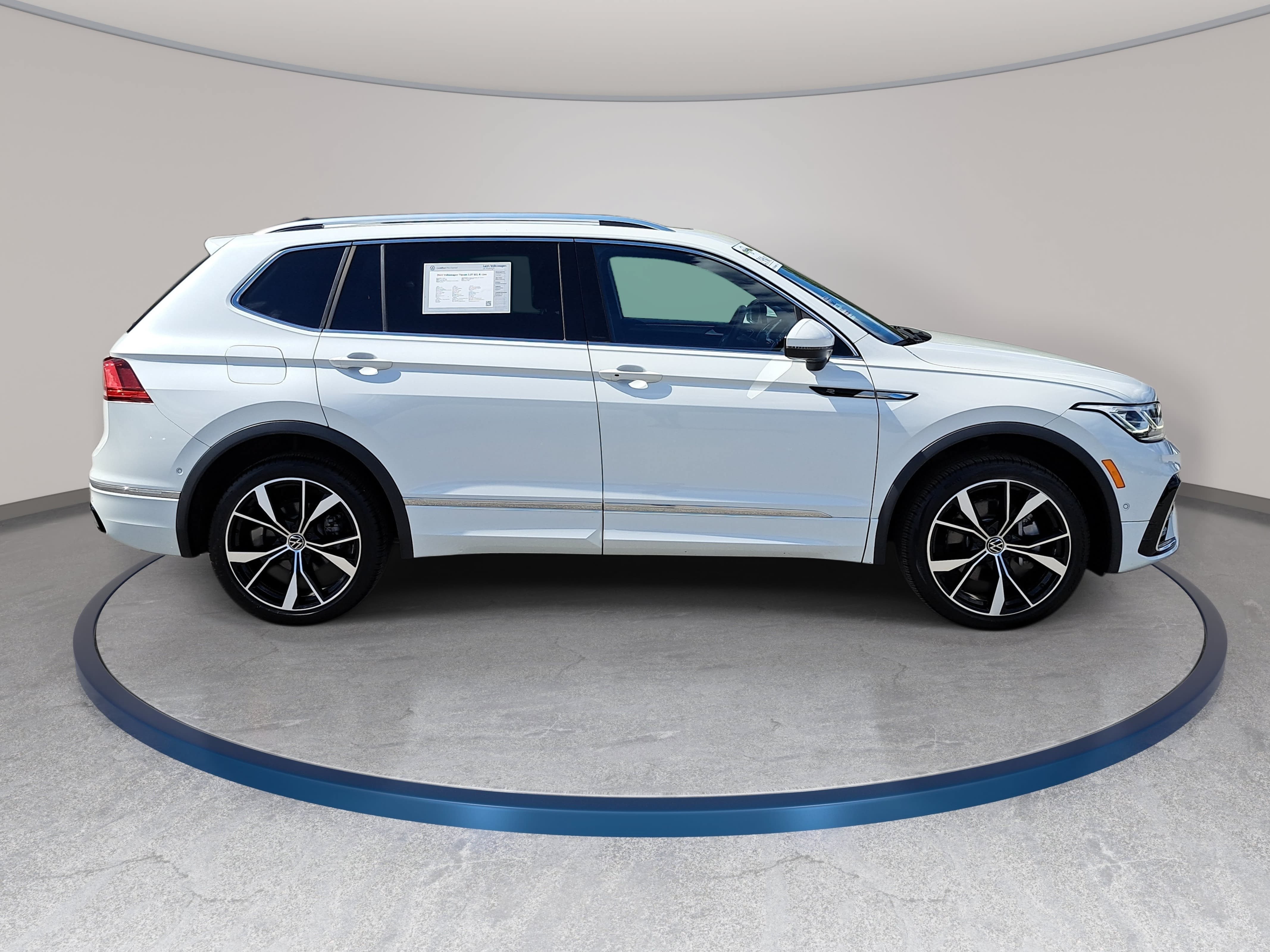 Certified 2023 Volkswagen Tiguan SEL R-Line AWD/4WD image 4