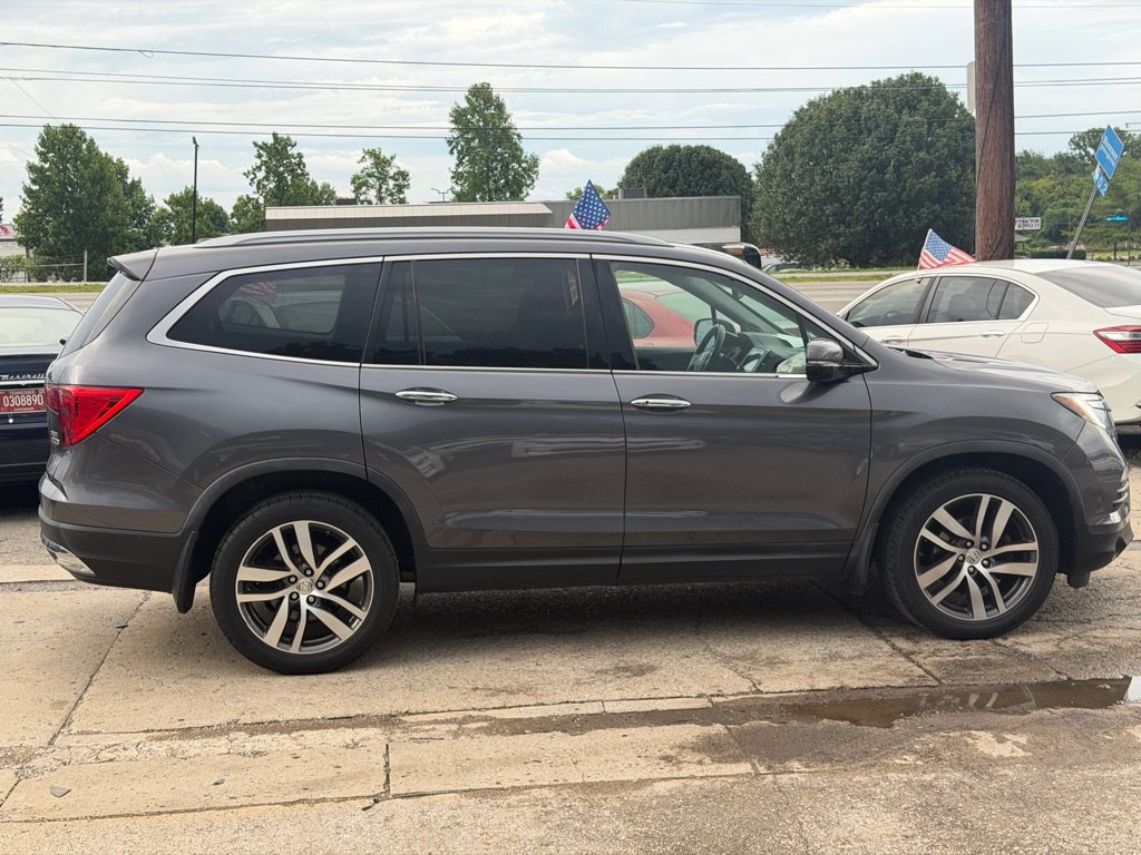 Used 2017 Honda Pilot Elite image 4