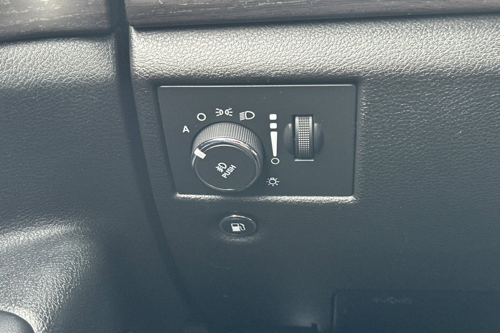 Used 2014 Jeep Grand Cherokee Altitude image 29