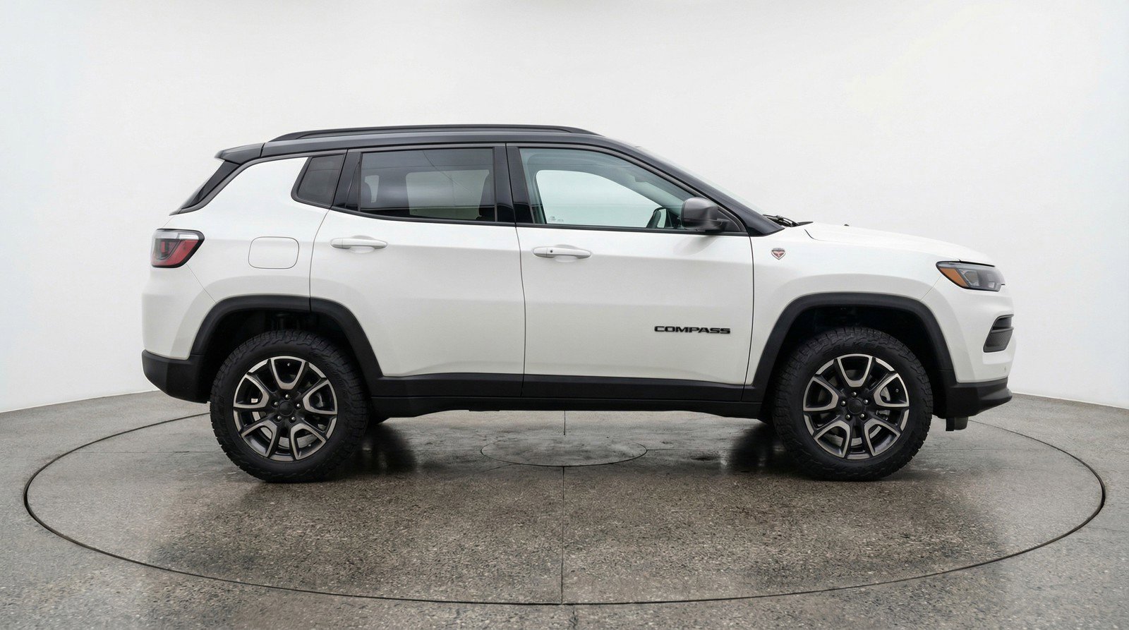 Used 2025 Jeep Compass Trailhawk image 11