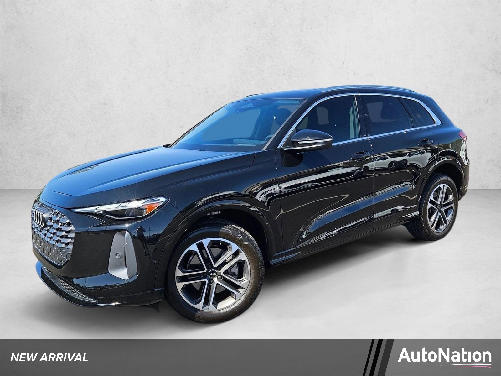 Used 2025 Audi Q5 Premium w/ Convenience Package