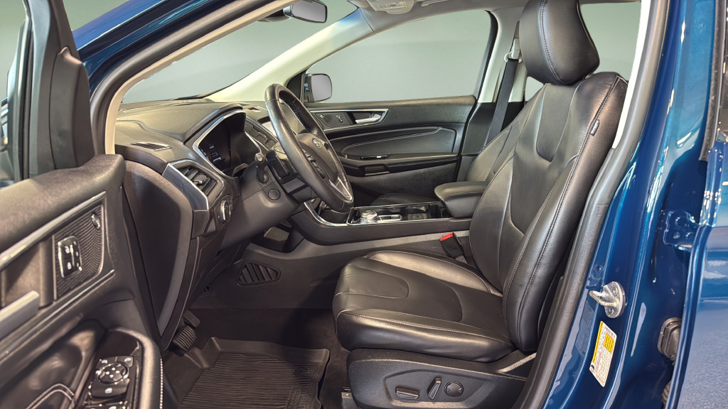 Used 2020 Ford Edge Titanium AWD/4WD image 20