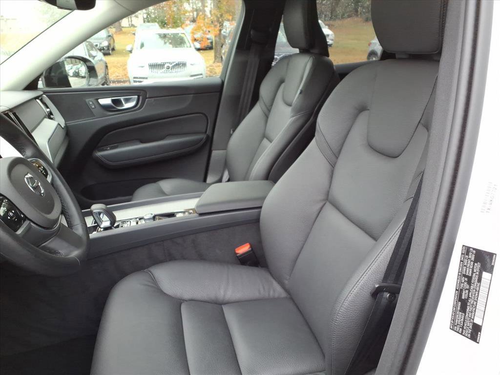 Certified 2025 Volvo XC60 B5 Plus image 18