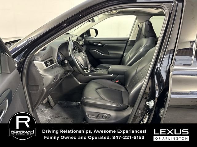 Used 2021 Toyota Highlander XLE AWD/4WD image 4