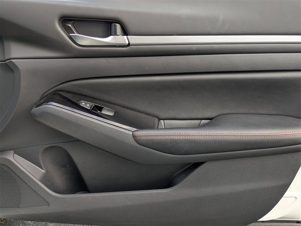 Used 2025 Nissan Altima 2.5 SR image 34