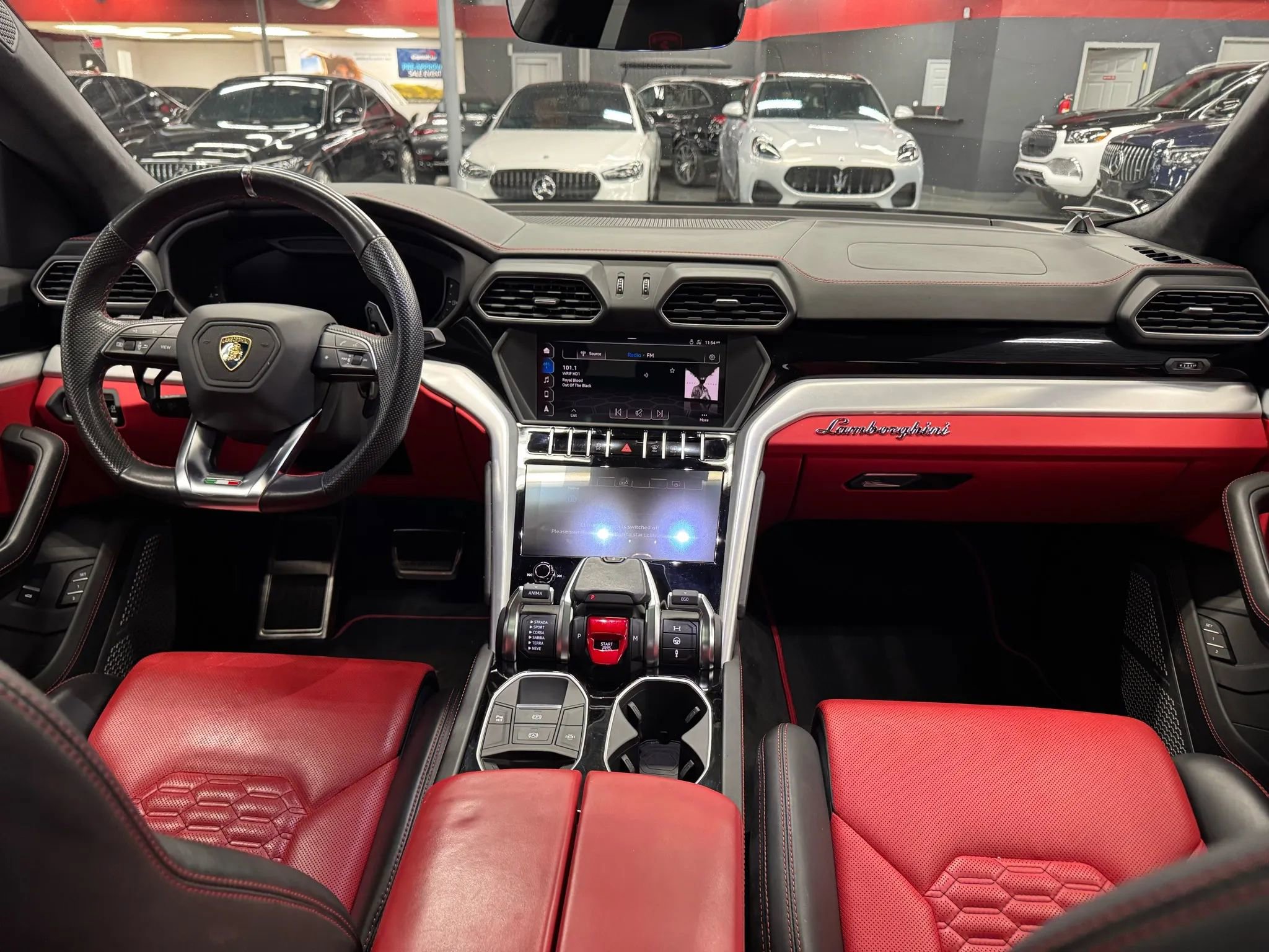 Used 2019 Lamborghini Urus image 25