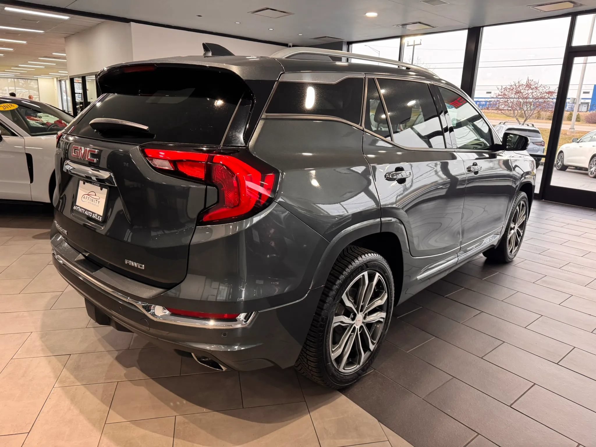 Used 2020 GMC Terrain Denali w/ GMC Pro Grade Package AWD/4WD image 5