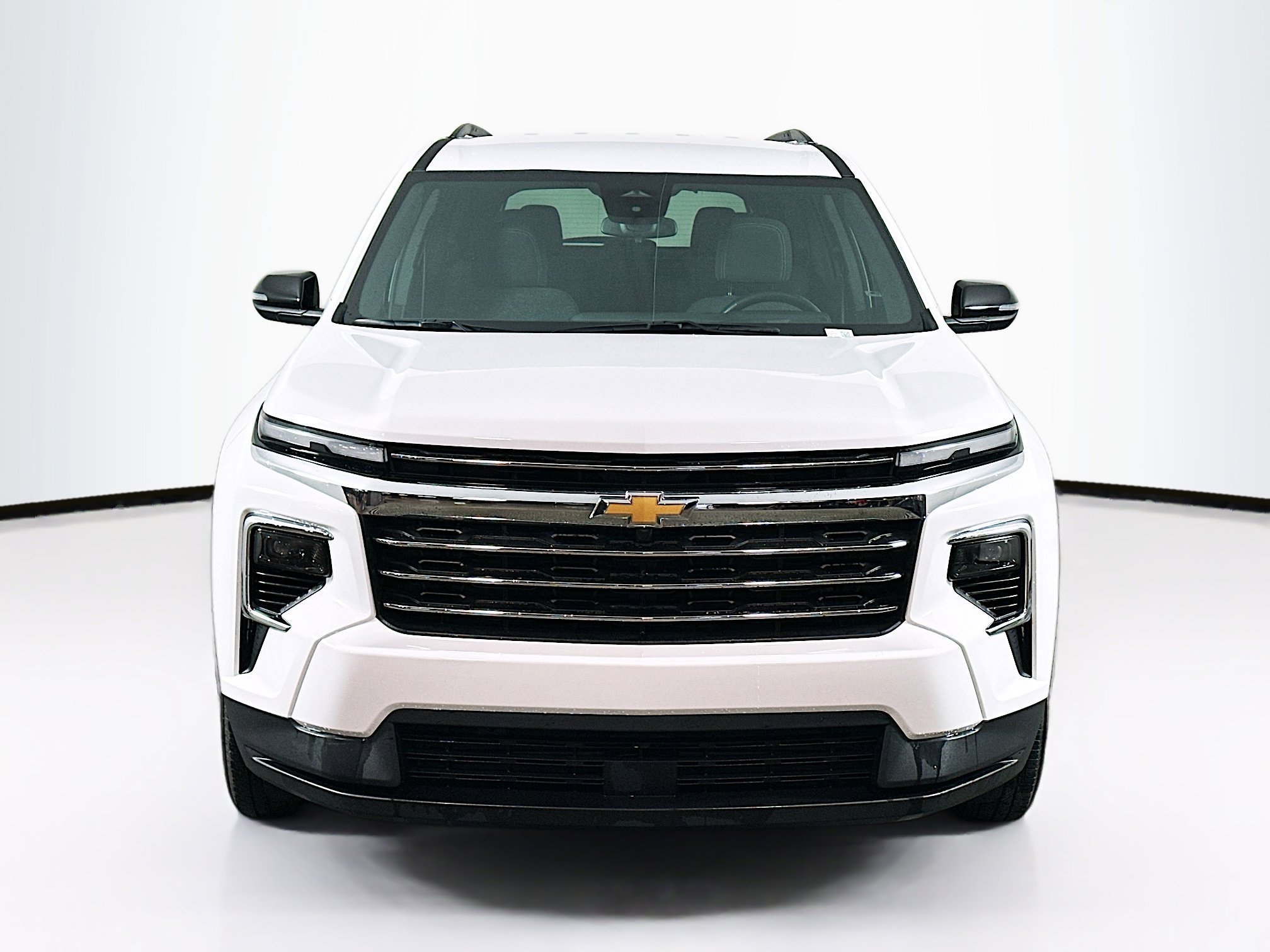 Used 2025 Chevrolet Traverse LT image 2