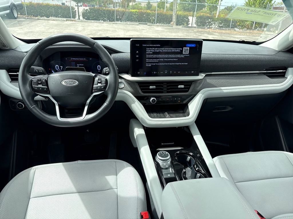Used 2025 Ford Explorer Platinum w/ Ultimate Package image 6