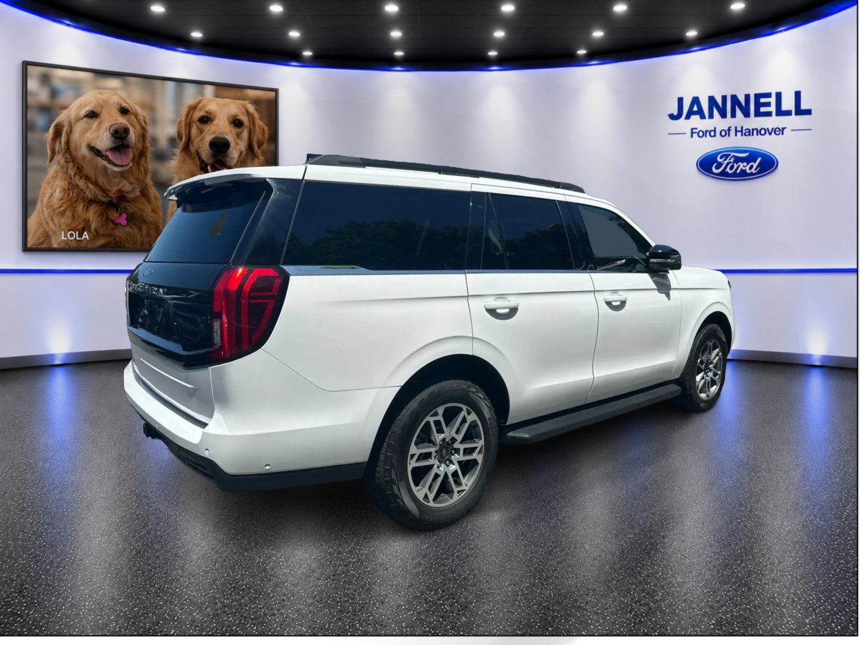 Used 2025 Ford Expedition Active AWD/4WD image 6