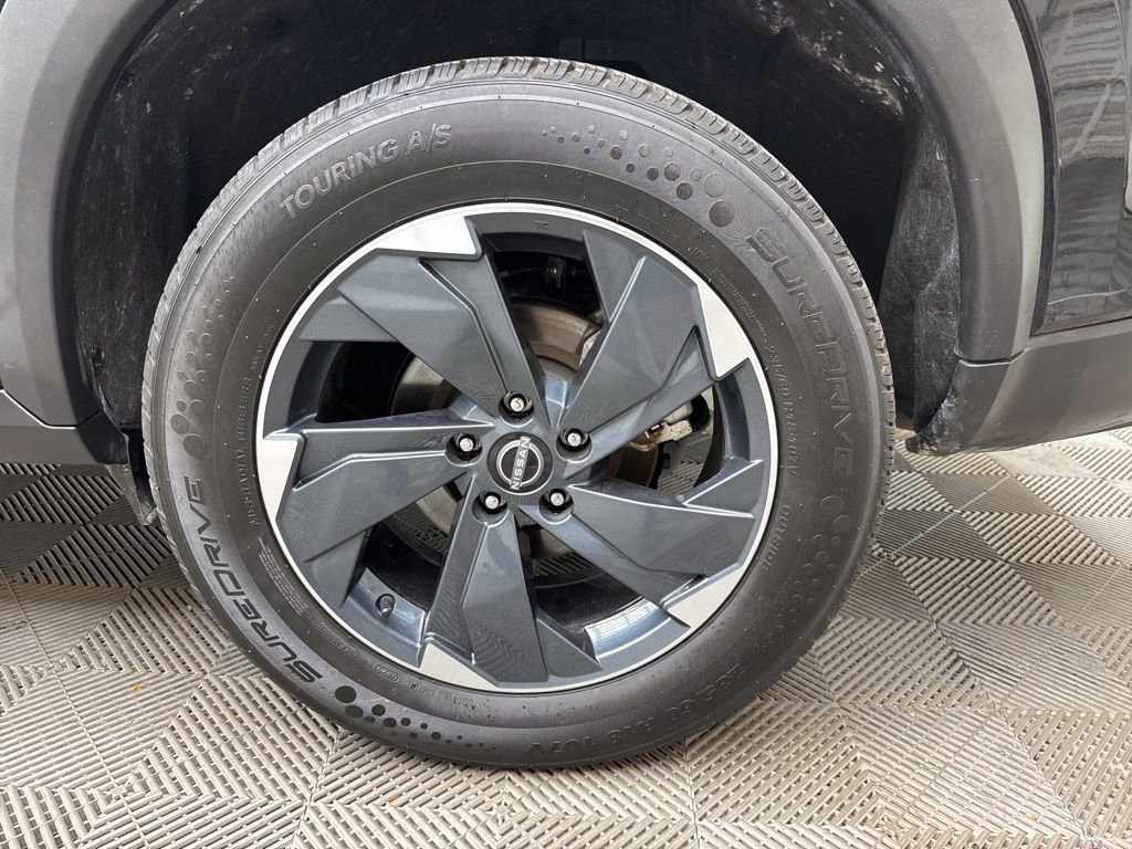 Used 2024 Nissan Rogue SV image 29