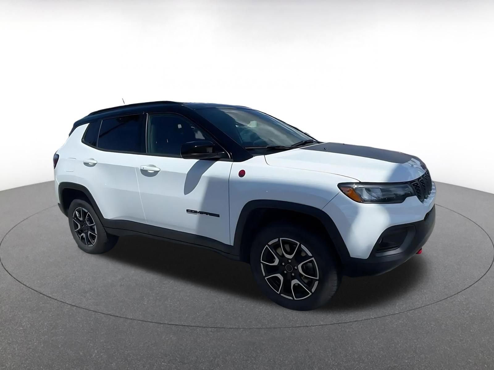 Used 2025 Jeep Compass Trailhawk video 2