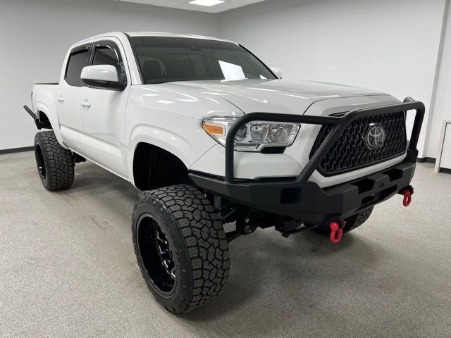 Used 2020 Toyota Tacoma SR AWD/4WD image 2