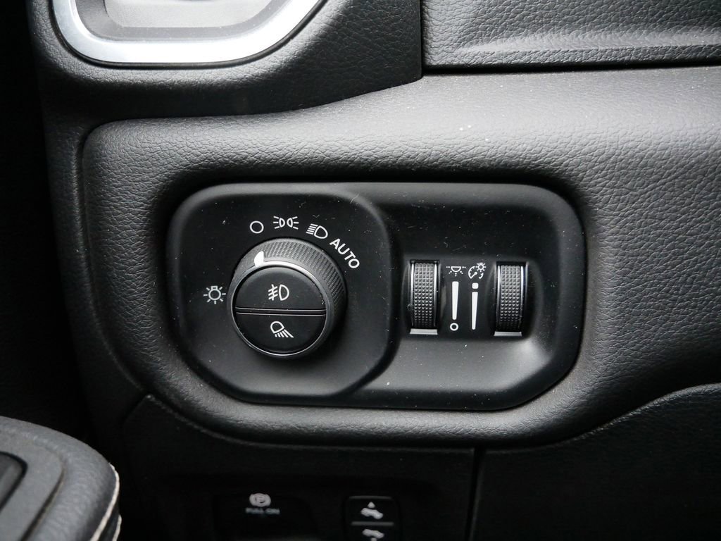 Used 2025 RAM 1500 Laramie image 22