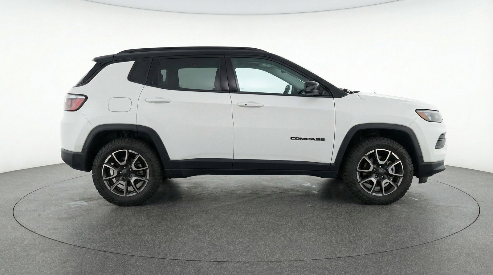 Used 2025 Jeep Compass Trailhawk AWD/4WD image 11