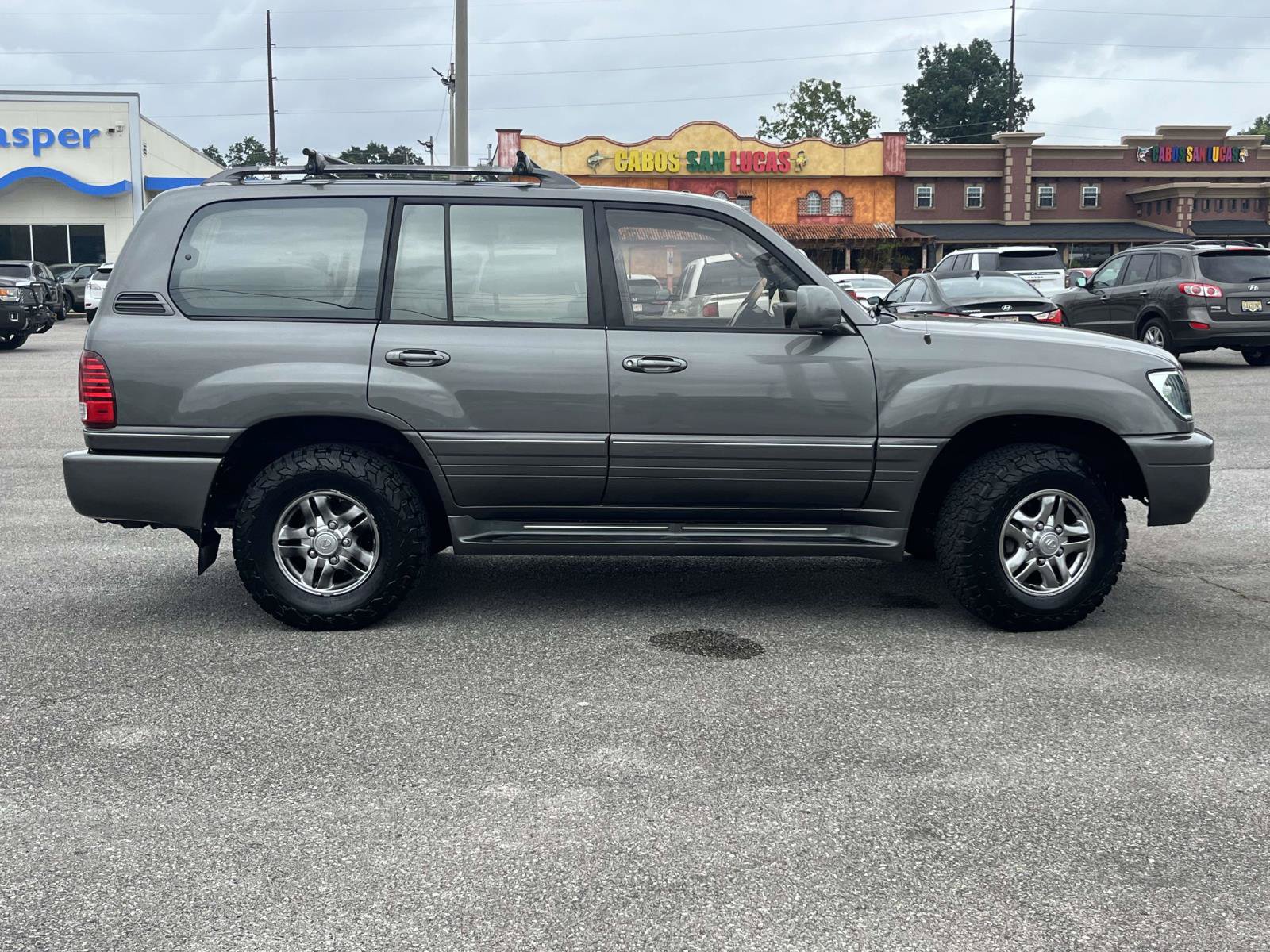 Used 2002 Lexus LX 470 4WD image 2