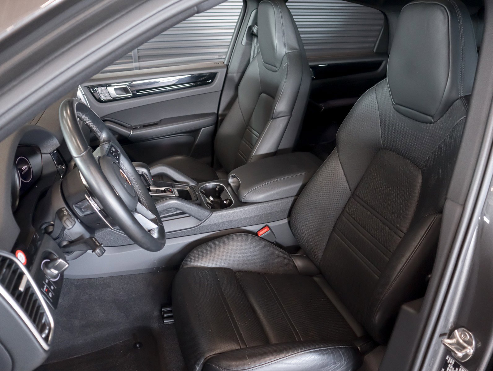 Certified 2023 Porsche Cayenne S image 5