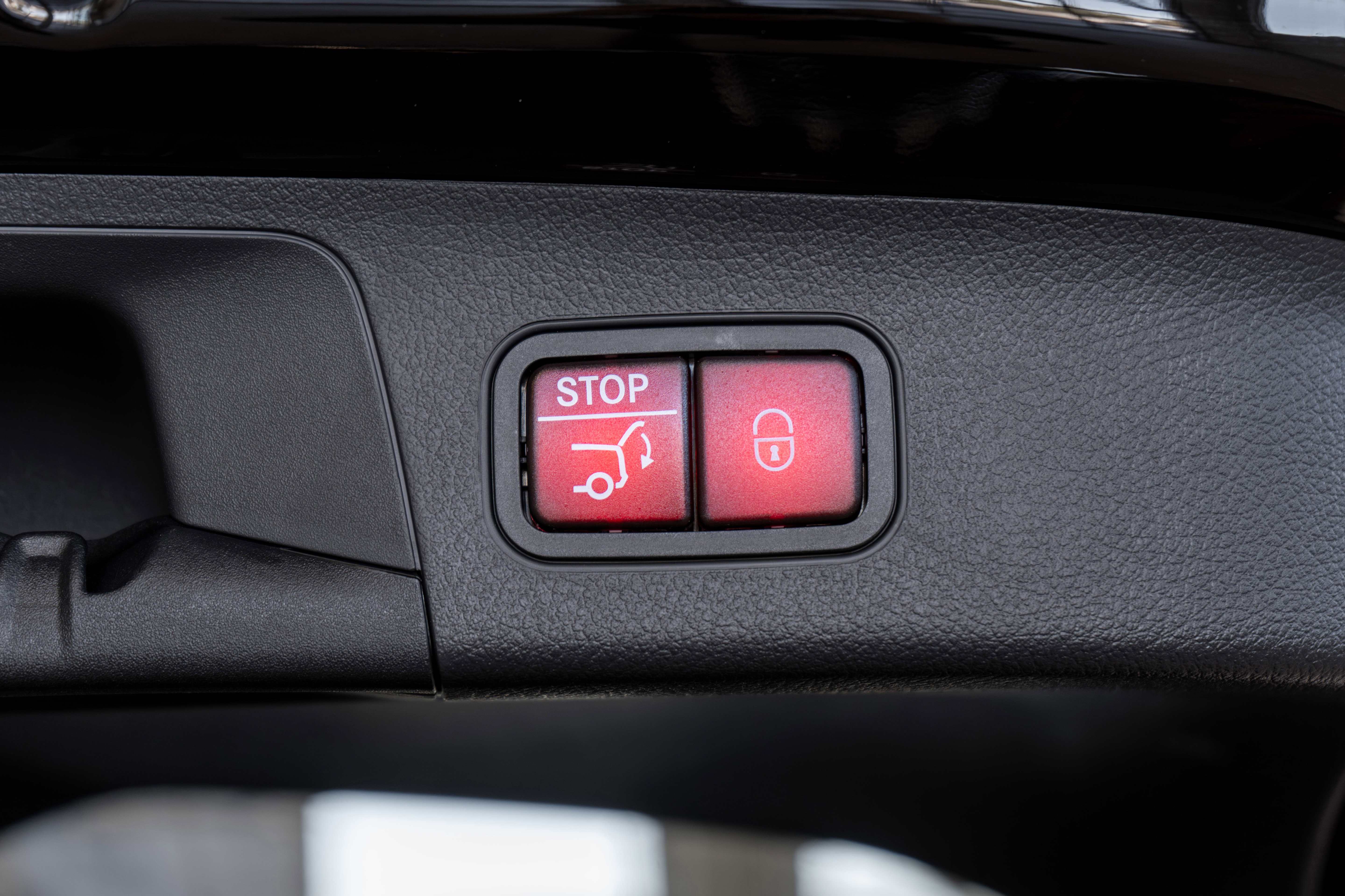 Certified 2025 Mercedes-Benz GLA 250 4MATIC image 36