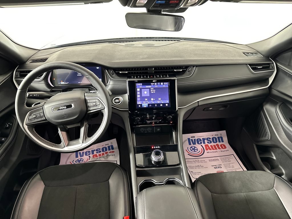 Used 2025 Jeep Grand Cherokee L Altitude AWD/4WD image 28