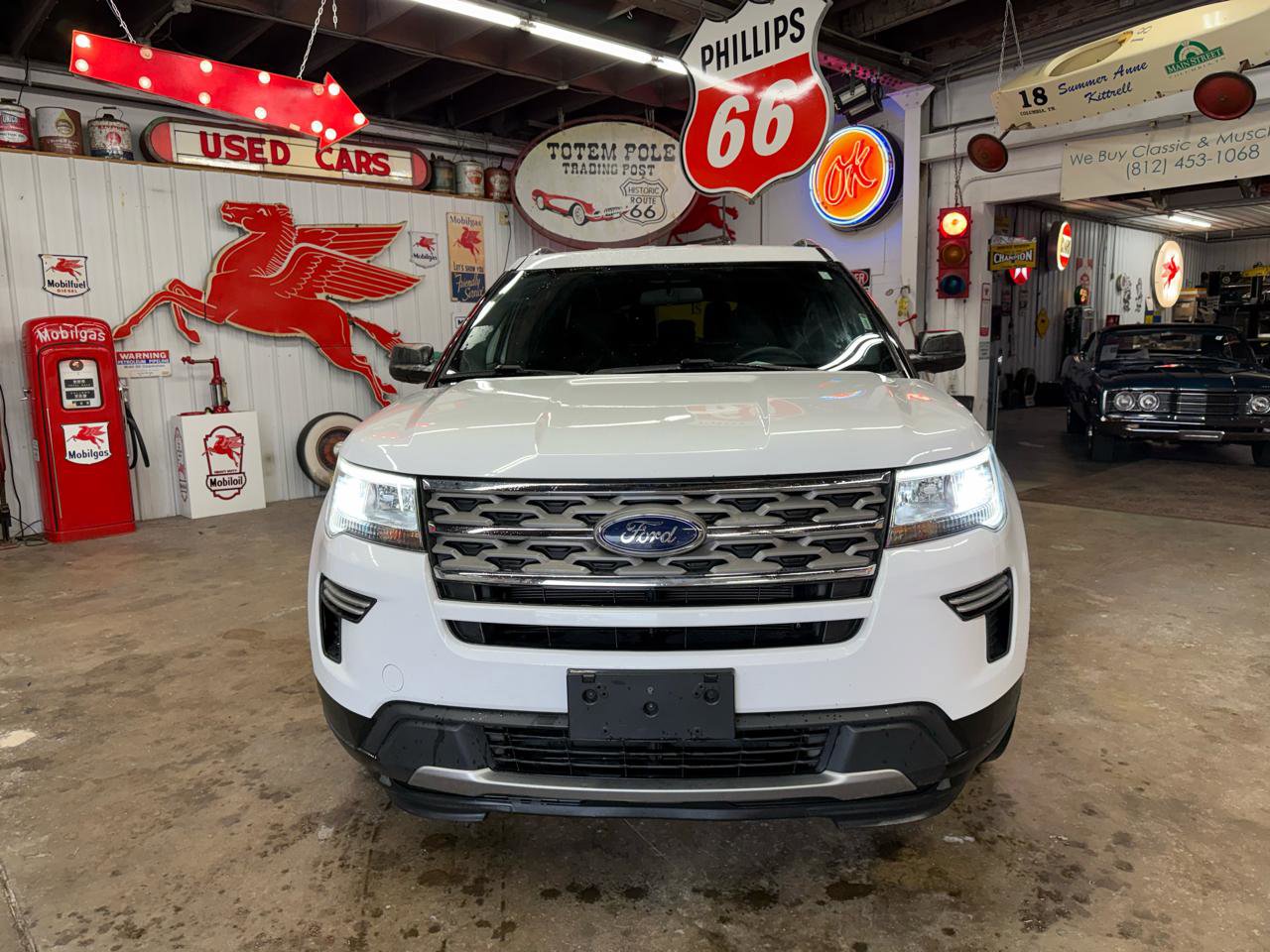 Used 2018 Ford Explorer XLT image 8