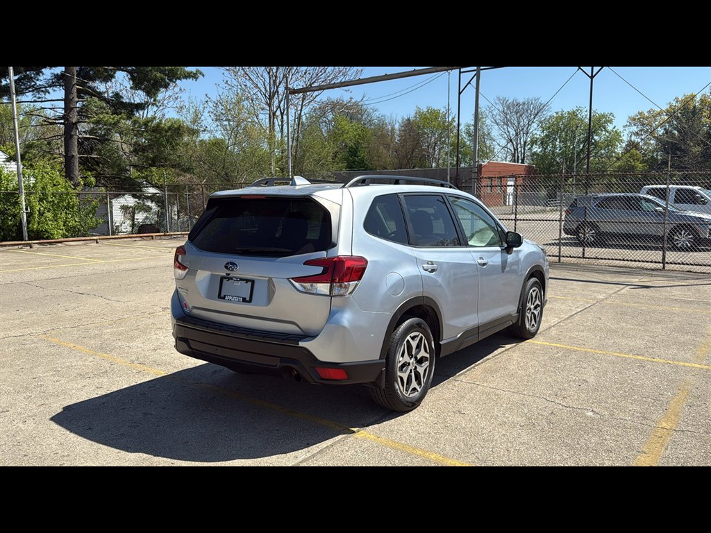 Used 2023 Subaru Forester Premium image 5