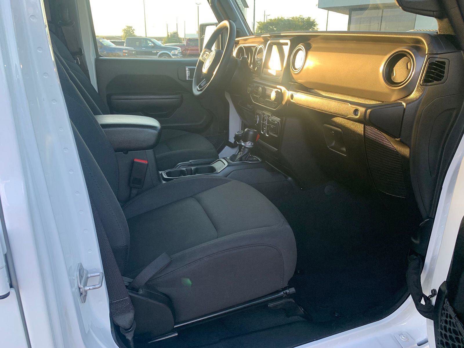 Used 2023 Jeep Gladiator Sport image 10