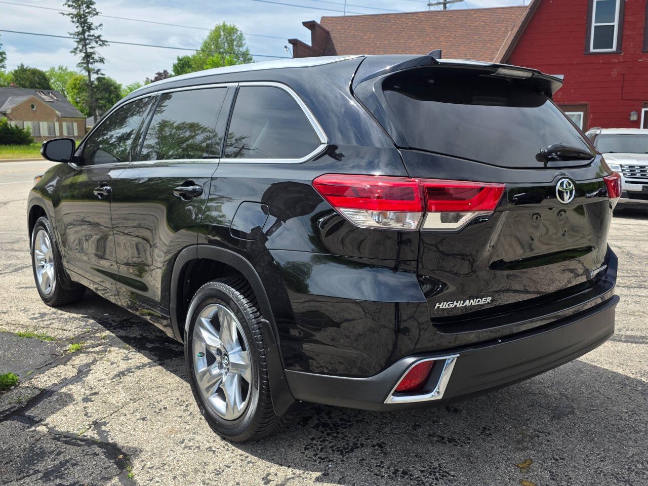 Used 2017 Toyota Highlander Limited AWD/4WD image 4