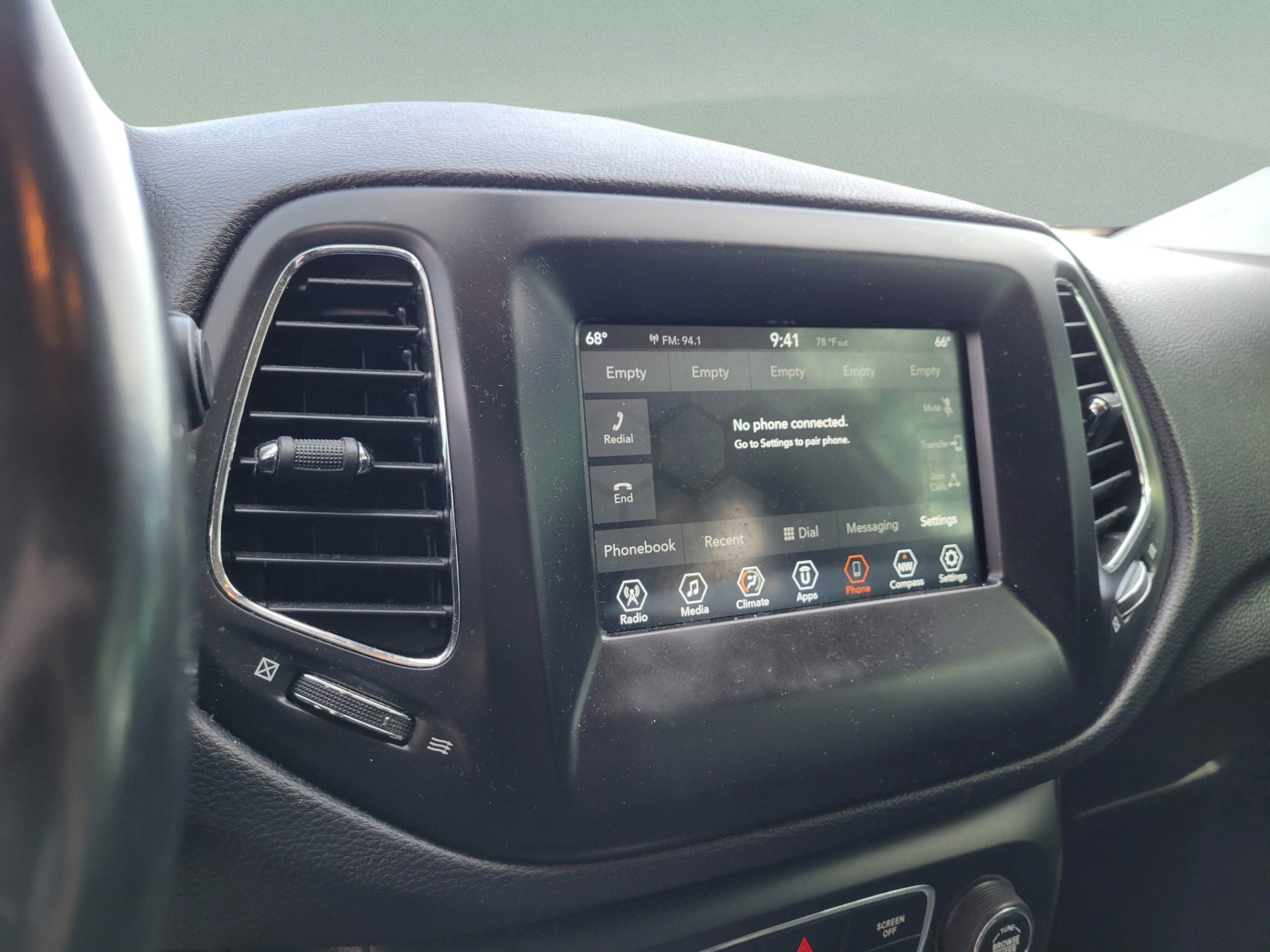 Used 2019 Jeep Compass Latitude FWD image 21