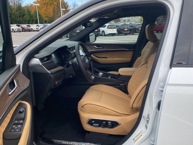 New 2025 Jeep Grand Cherokee Summit w/ Adv Protech Group IV image 16