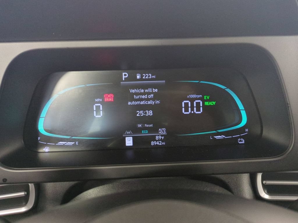 Used 2025 Hyundai Elantra Hybrid FWD image 32