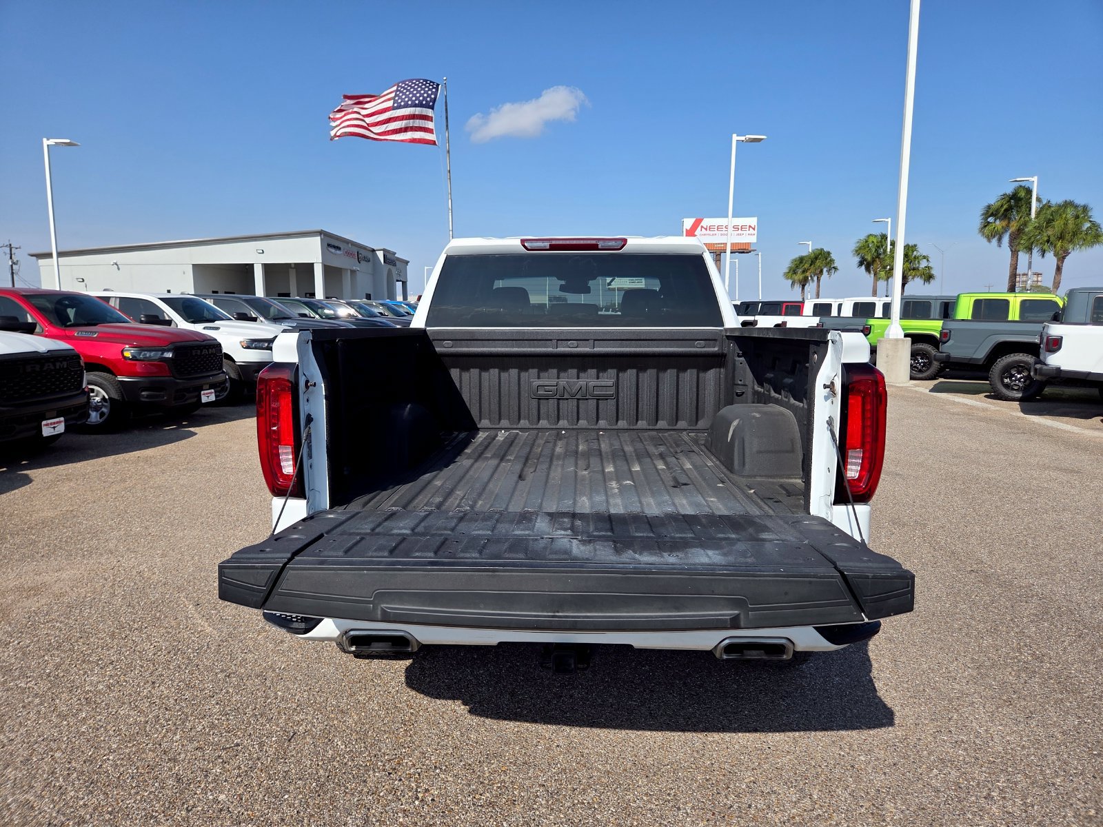 Used 2025 GMC Sierra 1500 AT4 AWD/4WD image 8