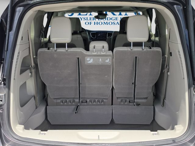 Used 2020 Chrysler Pacifica Touring-L Plus FWD image 15