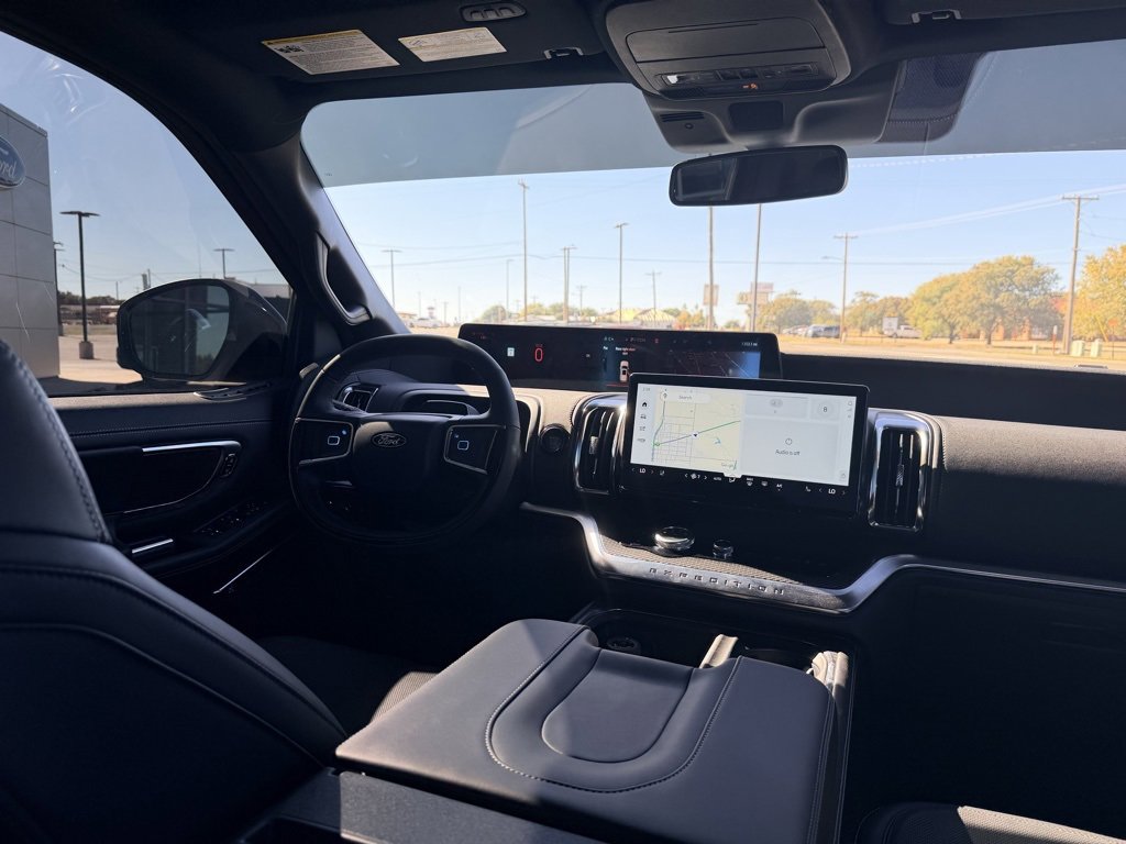 Used 2025 Ford Expedition Platinum w/ Stealth Appearance Package image 18