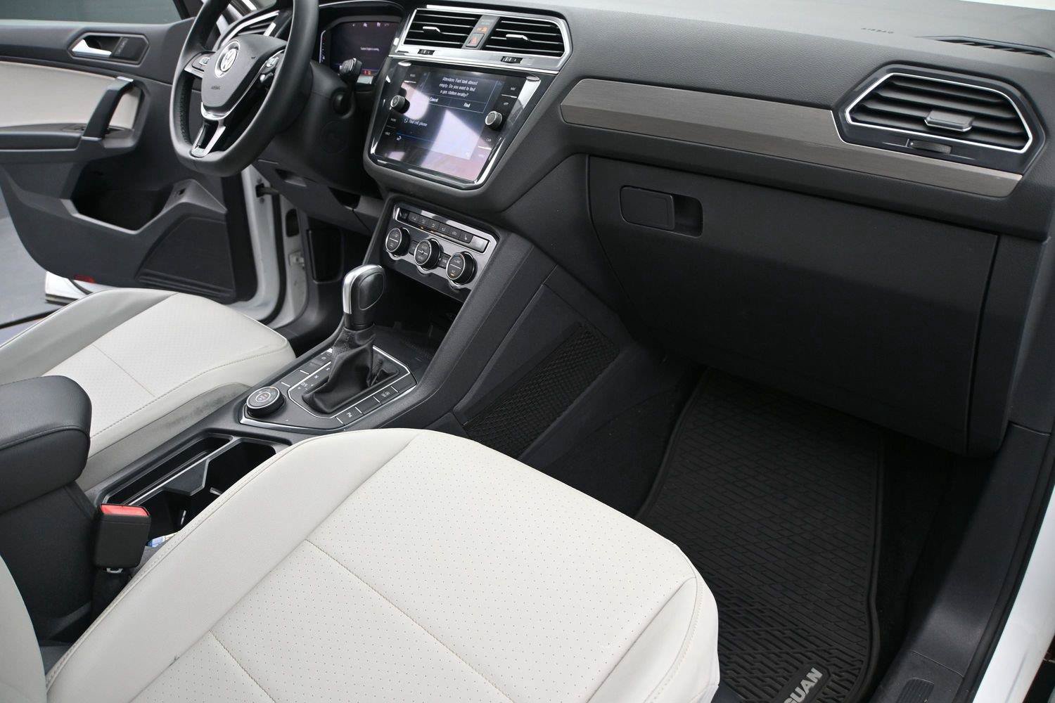 Used 2020 Volkswagen Tiguan SEL w/ 3rd Row Seat Package AWD/4WD image 16