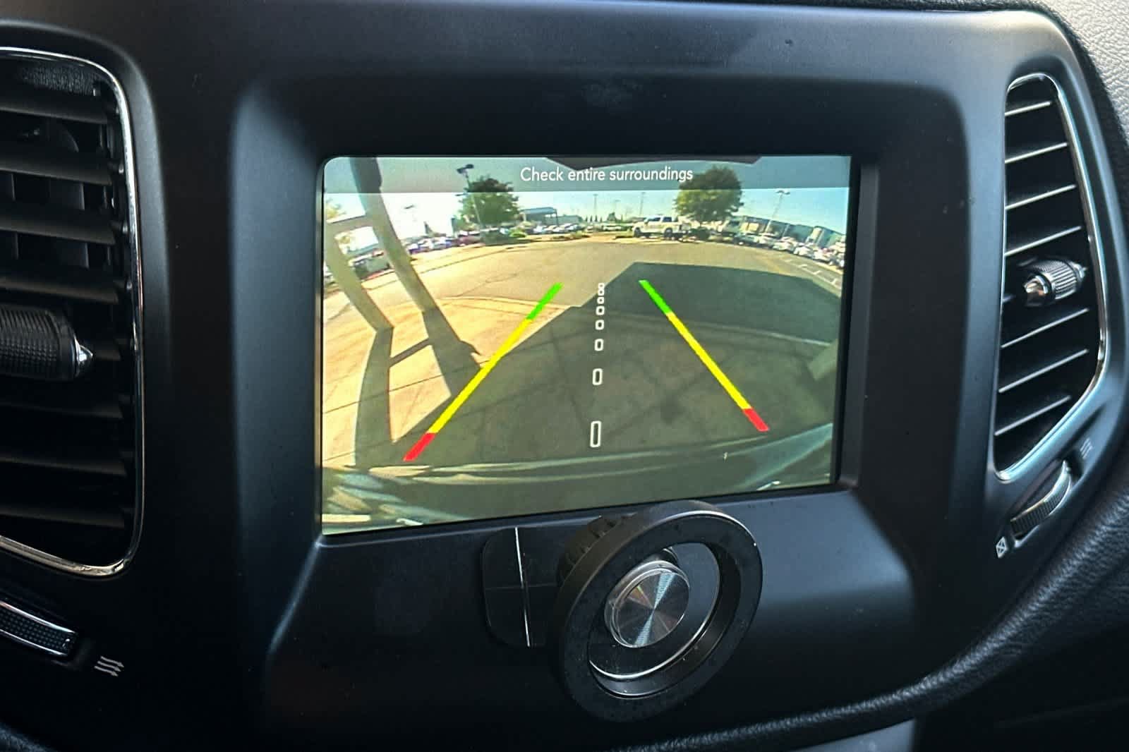 Used 2018 Jeep Compass Latitude w/ Popular Equipment Group FWD image 21