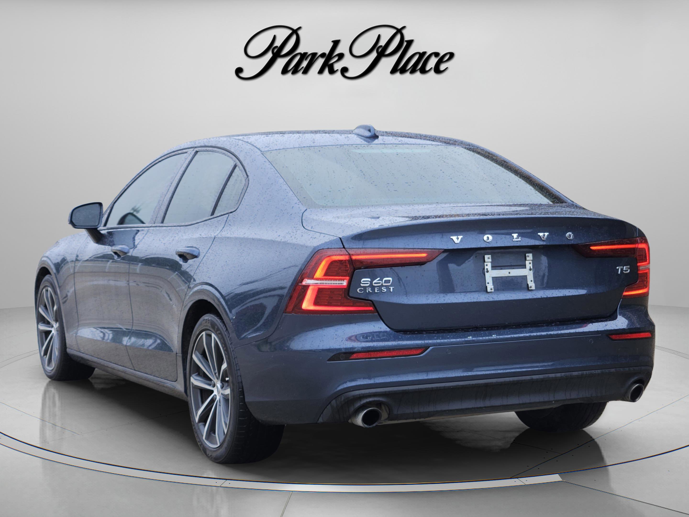 Used 2021 Volvo S60 T5 Momentum w/ Premium Package image 3