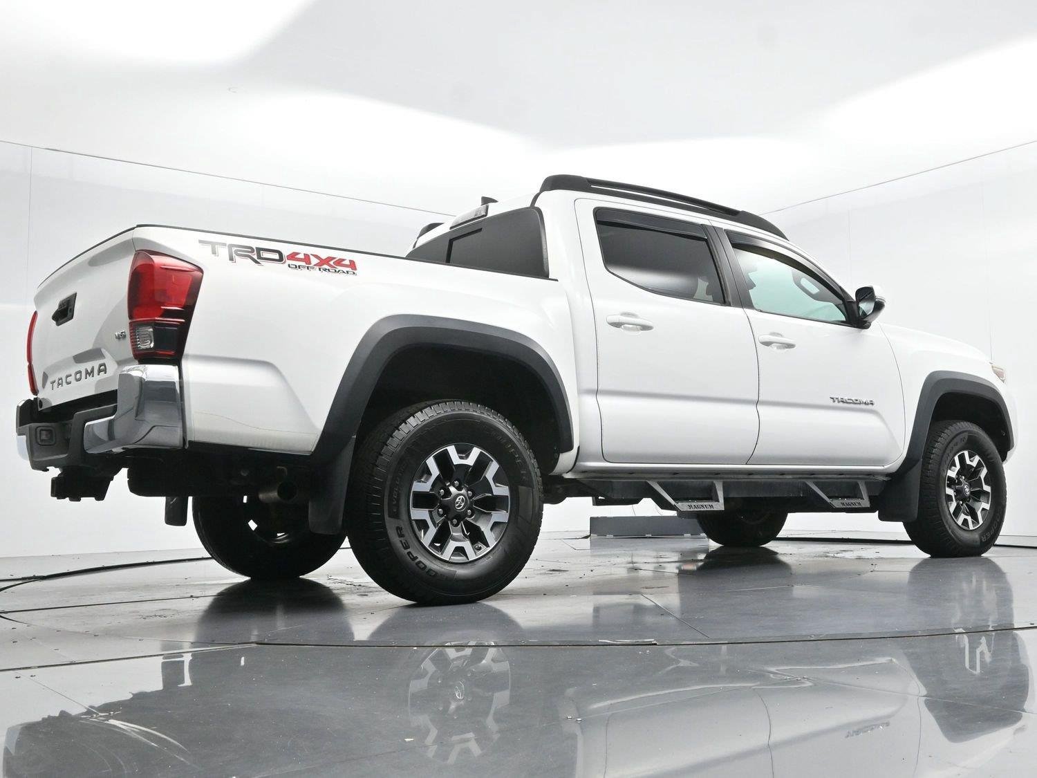 Used 2018 Toyota Tacoma TRD Off-Road AWD/4WD image 48