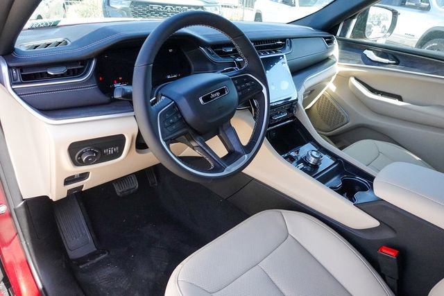 New 2025 Jeep Grand Cherokee Limited w/ Luxury Tech Group II image 11