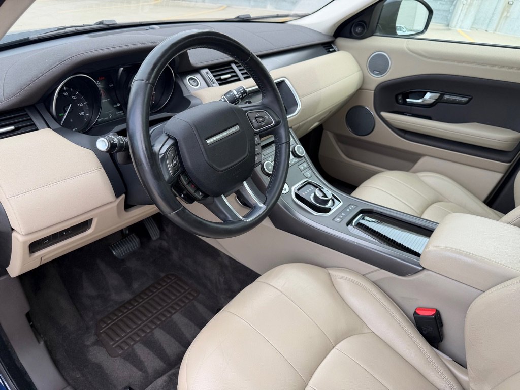 Used 2019 Land Rover Range Rover Evoque SE AWD/4WD image 11