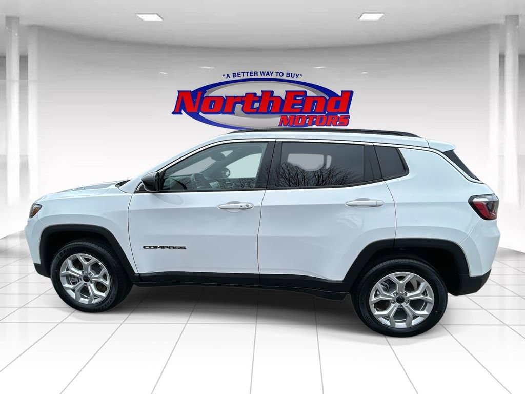 Used 2025 Jeep Compass Latitude AWD/4WD image 6