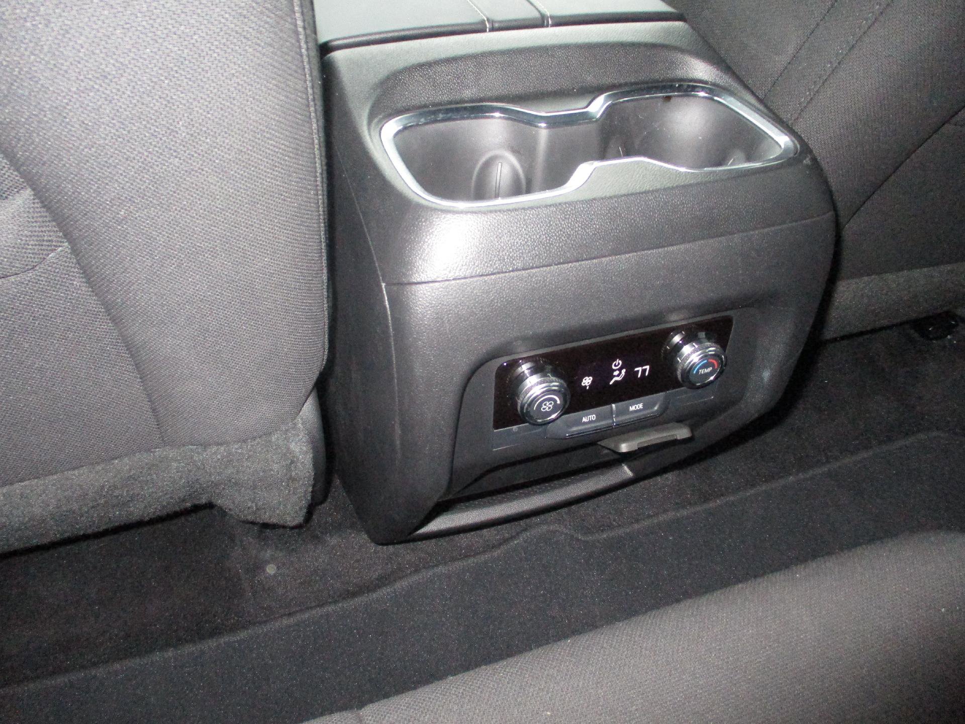 Used 2025 GMC Acadia Elevation image 12