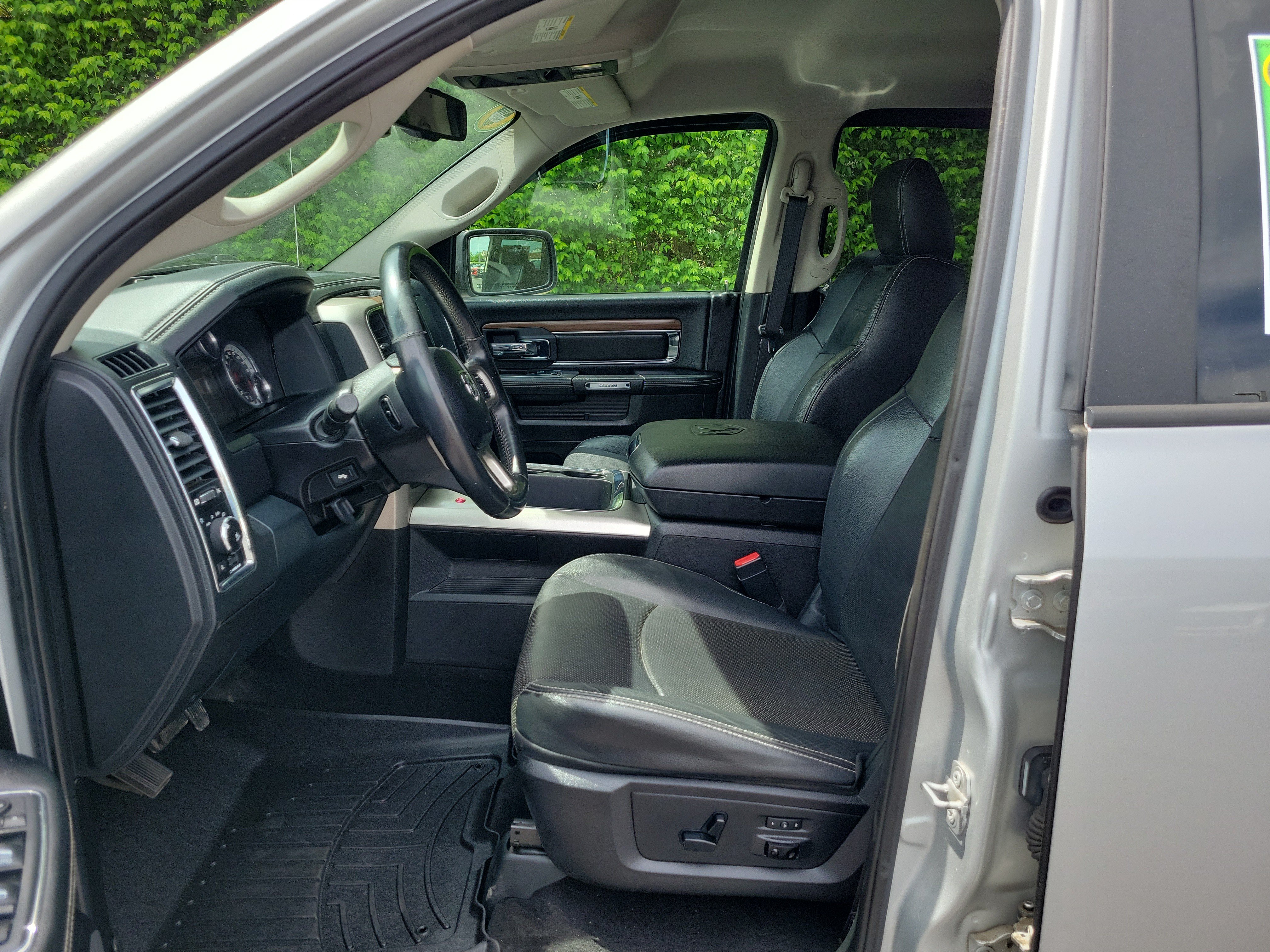 Used 2016 RAM 1500 Laramie AWD/4WD image 15